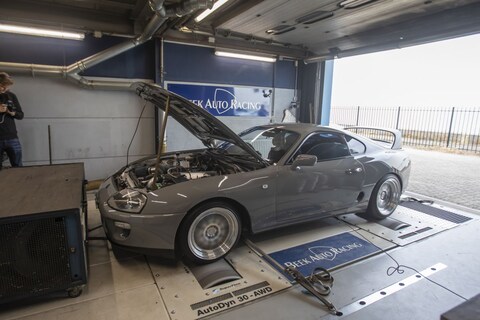 Toyota Supra (1993) - Op de rollenbank