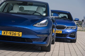 Dubbeltest BMW 330i - Tesla Model 3
