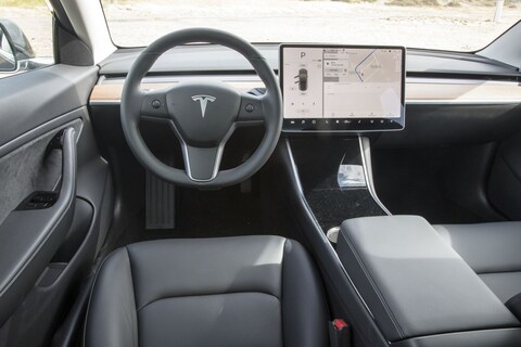Tesla daagt hackers uit Model 3 te kraken