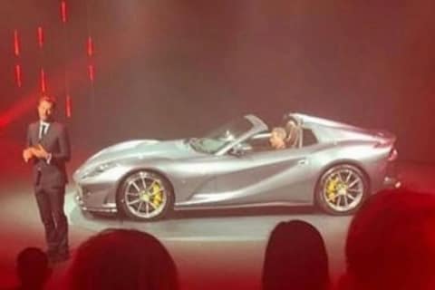 Opengewerkte Ferrari 812 Superfast in beeld