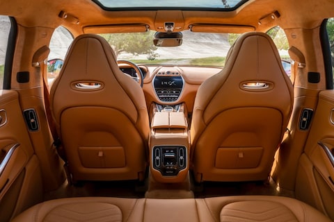 Aston Martin DBX toont binnenste