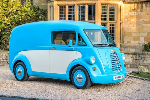 Morris terug van weggeweest met elektrisch busje