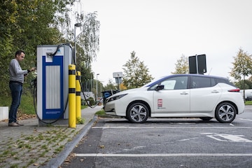 Nissan Leaf elektrische auto opladen Duitsland