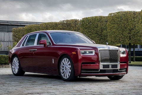 Rolls-Royce viert jubileum in het rood