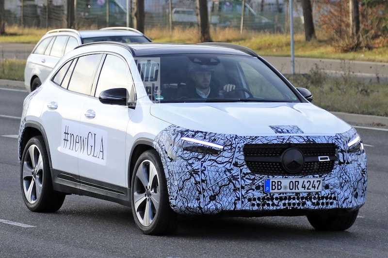 Mercedes-Benz GLA spyshots