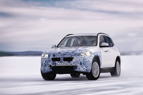 BMW belicht aandrijflijn iX3