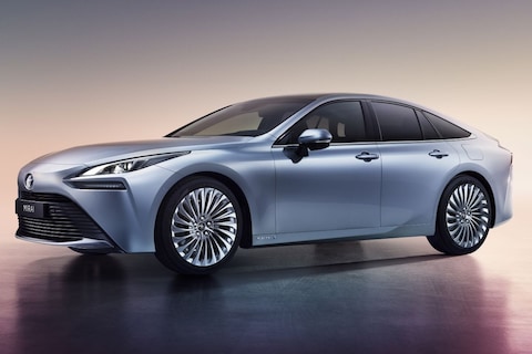 Toyota Mirai laat zich in productievorm zien