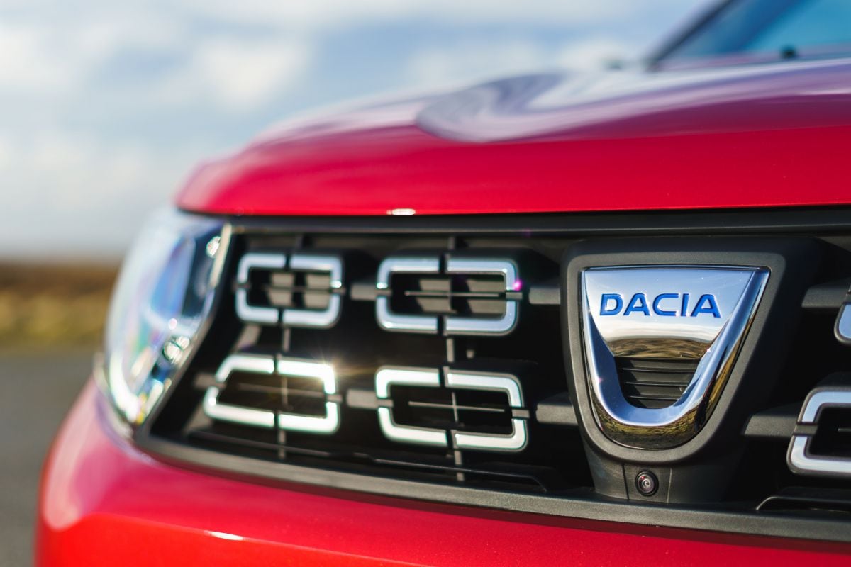 Dacia Duster Logo neus grille