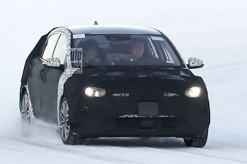 Kia Rio facelift spyshots