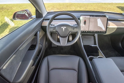 Musk: 'Volgend jaar kunnen we volledig autonoom rijden'