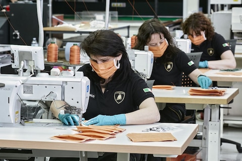 Lamborghini start productie mondkapjes