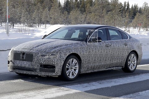 Vernieuwde Jaguar XF strekt de benen