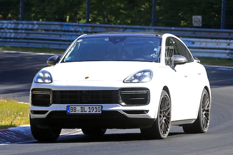 Porsche Cayenne Coupé GTS jaagt over de Nürburgring
