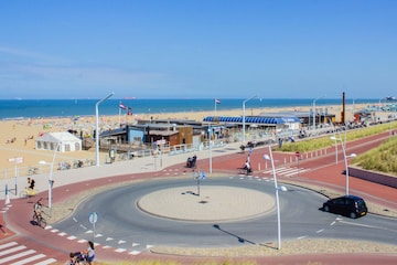 Rotonde strand verkeer fietspad