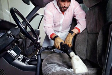 Occasion gebruikte auto vieze auto schoonmaak