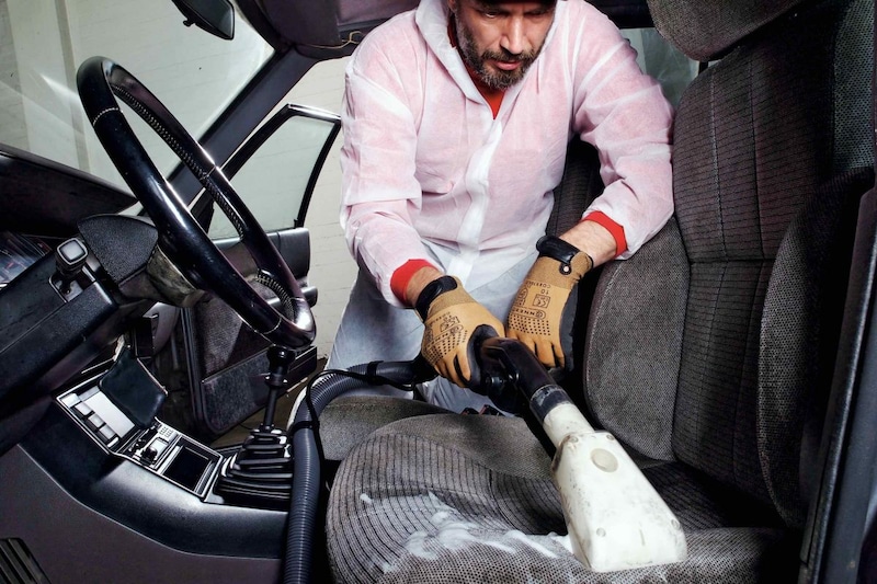 Occasion gebruikte auto vieze auto schoonmaak