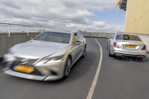 Mercedes-Benz S 560e - Lexus LS 500h AWD - Test
