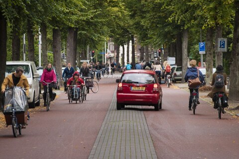 VVN: 'Verplaats snorfiets naar rijbaan in heel Nederland'
