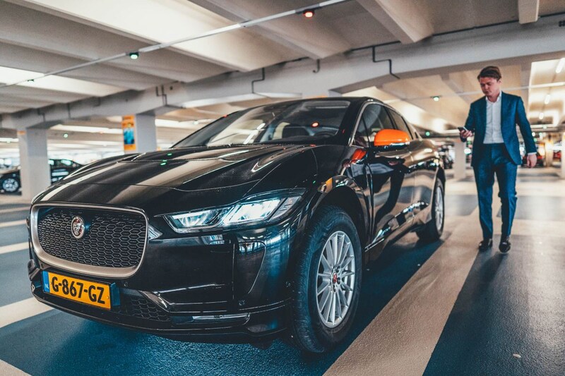 SIXT car sharing Jaguar I-Pace Amsterdam parkeerga