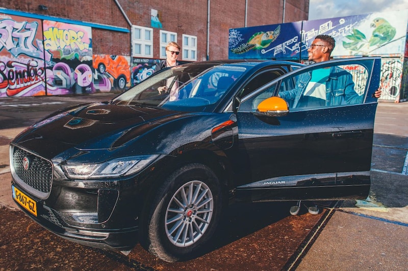 SIXT car sharing Jaguar I-Pace Amsterdam stad binn