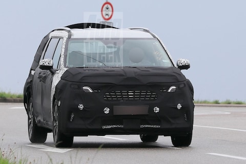 Nieuwe Kia Carnival kijkt om het hoekje