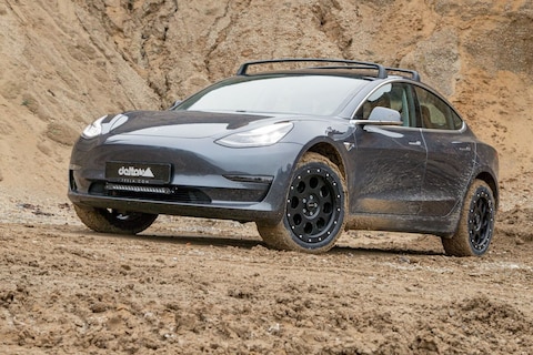 Tesla Model 3 klaar voor blubber dankzij Delta4x4