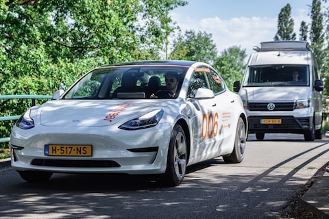 Lightyear test zonnecel-technologie met Tesla en Volkswagen