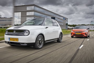 AW 29 Honda E vs. Opel Corsa-e