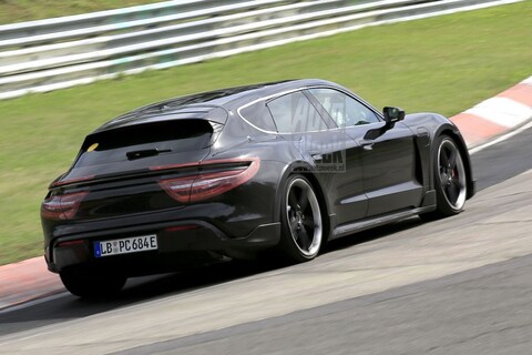 ‘Porsche stelt introductie Taycan Cross Turismo uit’