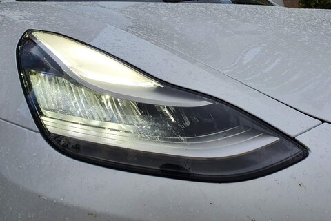 Foto’s: nieuwe koplampen en elektrische achterklep Tesla Model 3