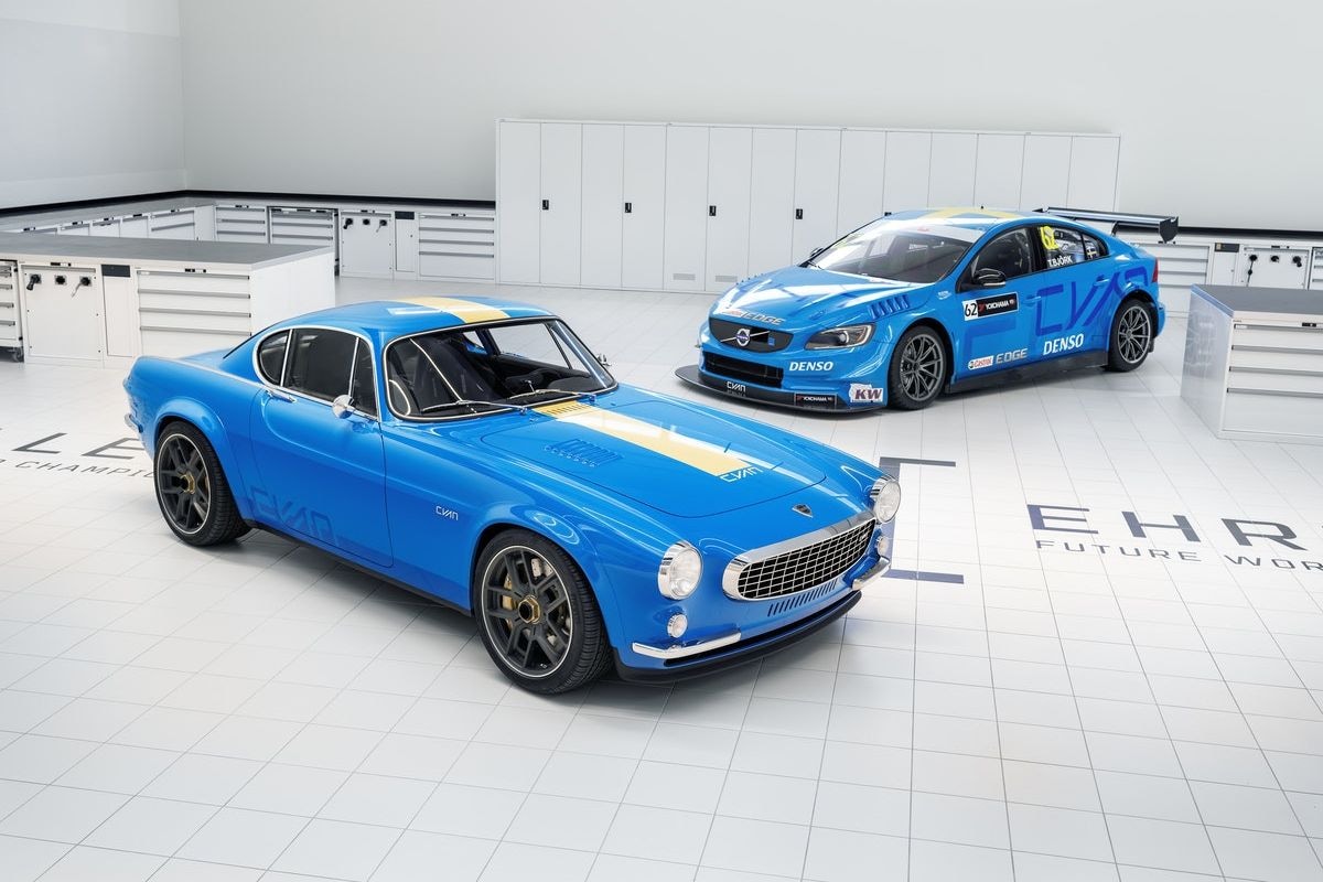 Volvo P1800 Cyan Racing