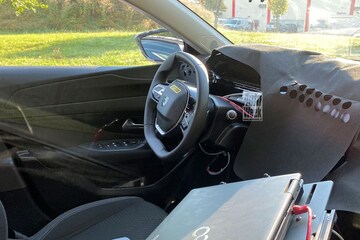 Peugeot 308 spyshots