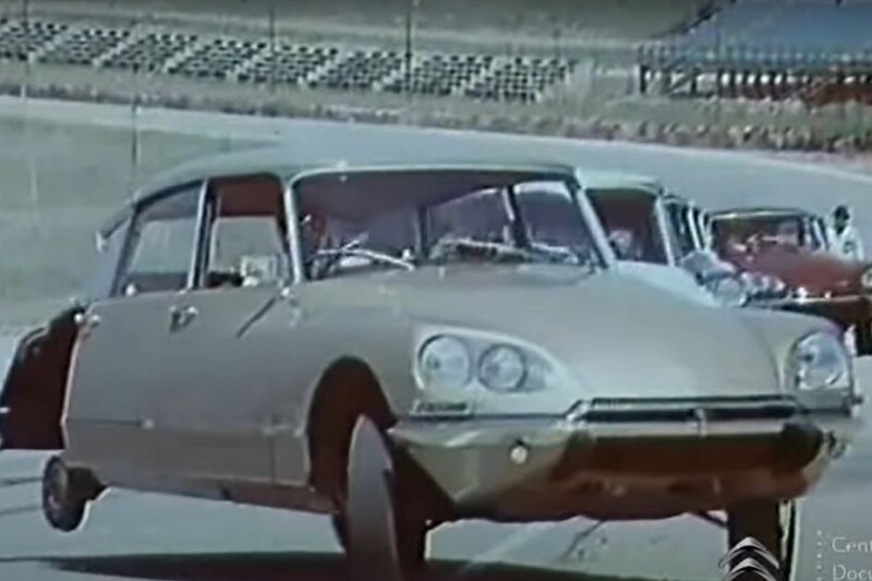 Citroën DS op drie wielen