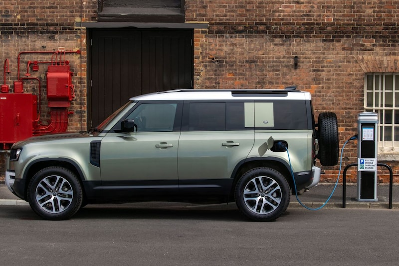 Land Rover Defender plug-in laadpaal Engeland Brit