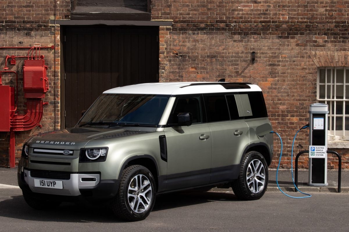Land Rover Defender P400e plug-in