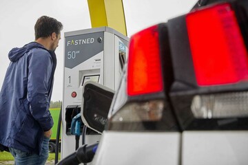 Fastned laadpaal supercharger phev Peugeot 3008
