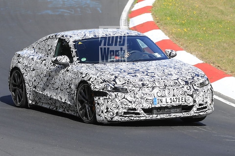 Audi E-tron GT op z'n staart getrapt