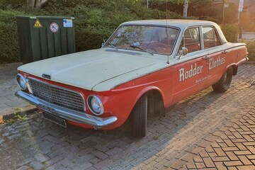 In het Wild Plymouth Chrysler Valiant
