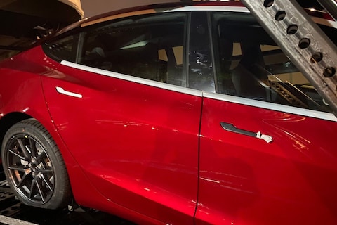 Licht aangepaste Tesla Model 3 gespot