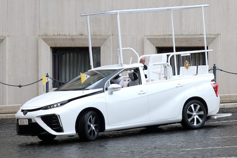 Toyota Mirai als nieuwe pausmobiel