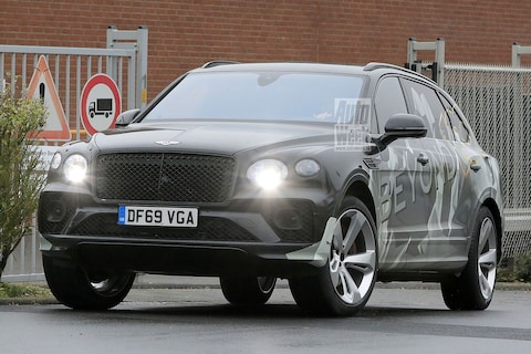 Verlengde Bentley Bentayga gesnapt