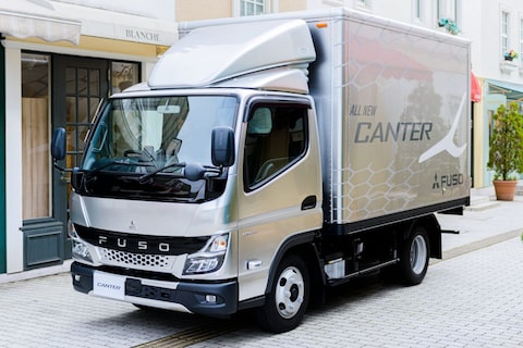Mitsubishi Fuso Canter vernieuwd in Japan