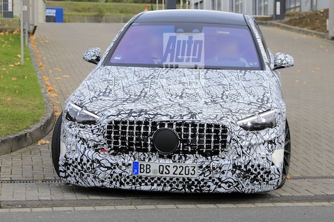 Mercedes-AMG S 63 de weg op