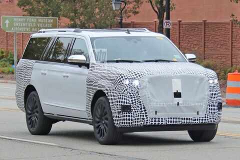Gigantische Lincoln Navigator spoedig onder het mes