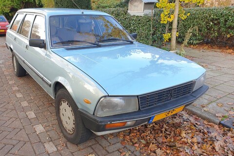 In het Wild: Peugeot 505 Familiale