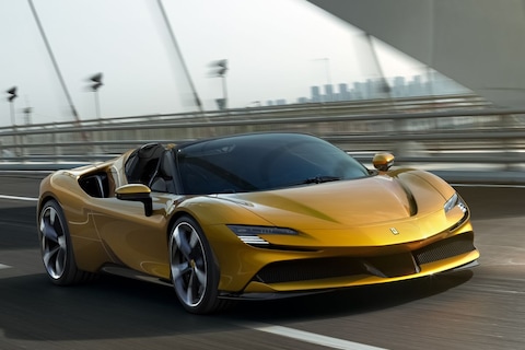 Dít is de Ferrari SF90 Spider!