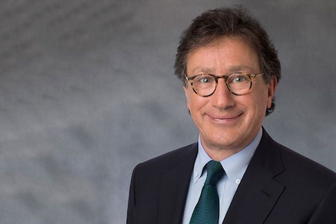 Ferrari-CEO Louis Camilleri stapt op