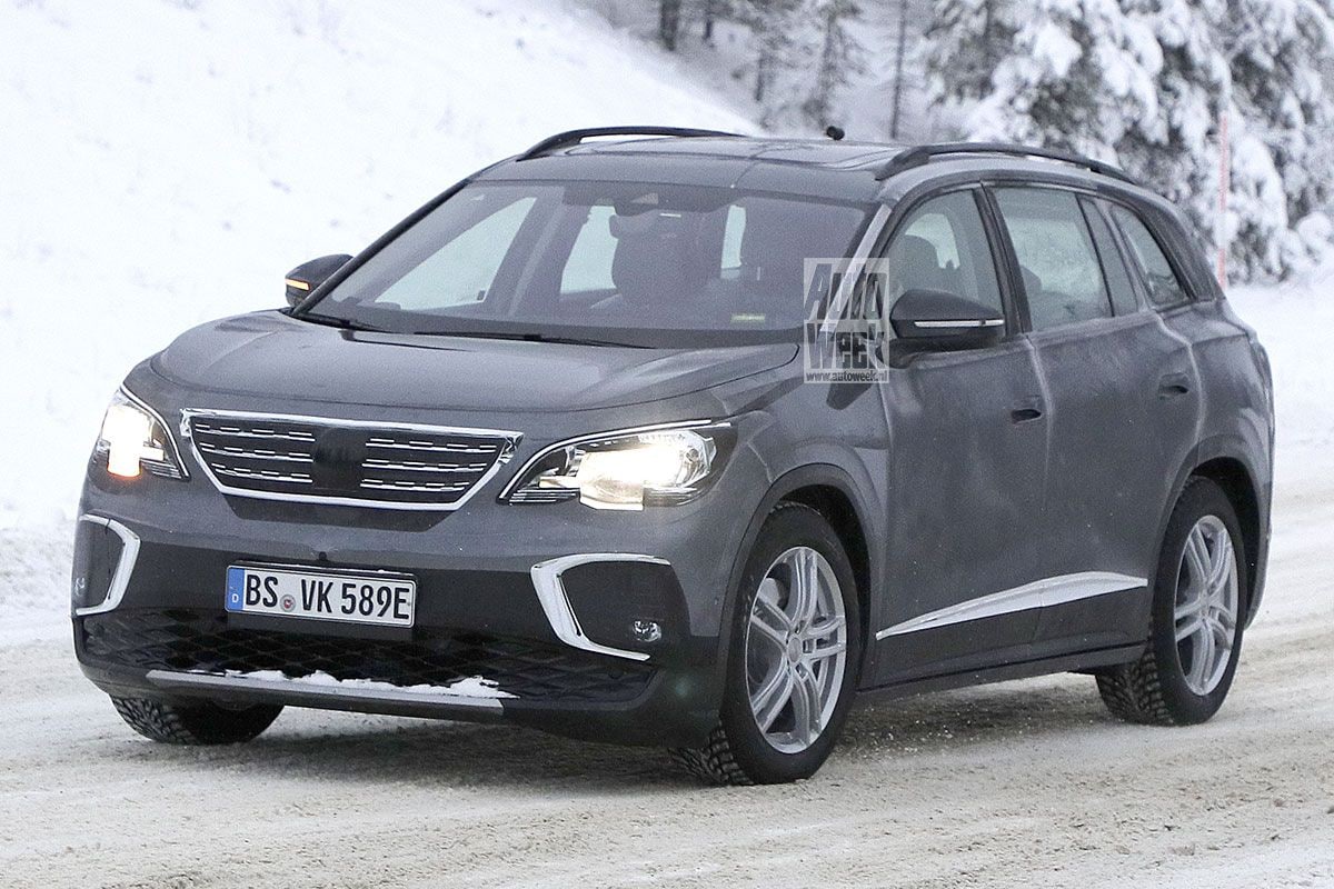 Volkswagen ID6 spyshots