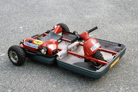 De Vluchtstrook: Mazda 'Suitcase Car'