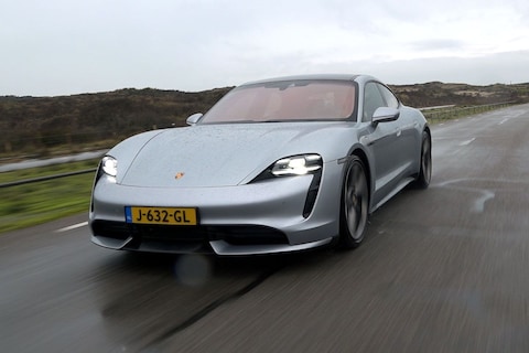 Eindejaarsvideo - Roy - Porsche Taycan